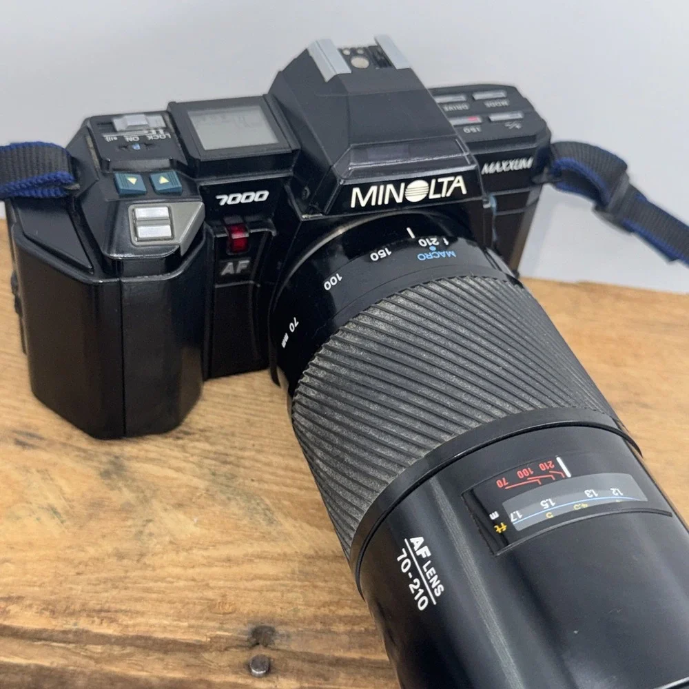 Minolta Maxxum 7000 AF 35mm Camera 70-210mm f/4 Beercan Lens 2800AF Flash TESTED
